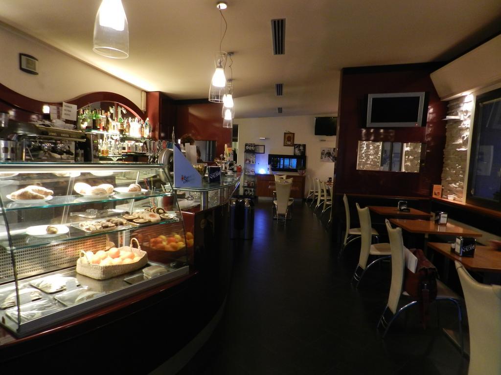Locanda Trattoria Caffè Cavour Cittadella Extérieur photo