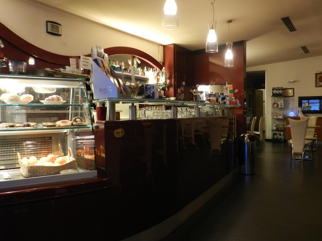 Locanda Trattoria Caffè Cavour Cittadella Extérieur photo