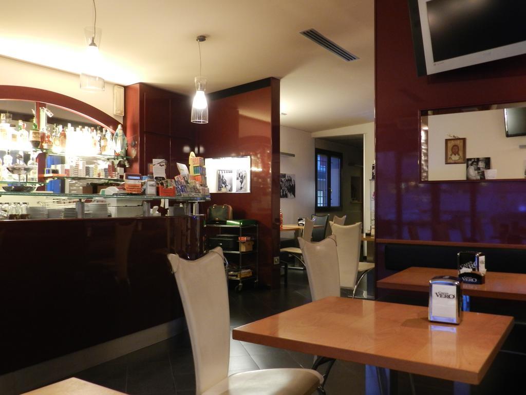 Locanda Trattoria Caffè Cavour Cittadella Extérieur photo