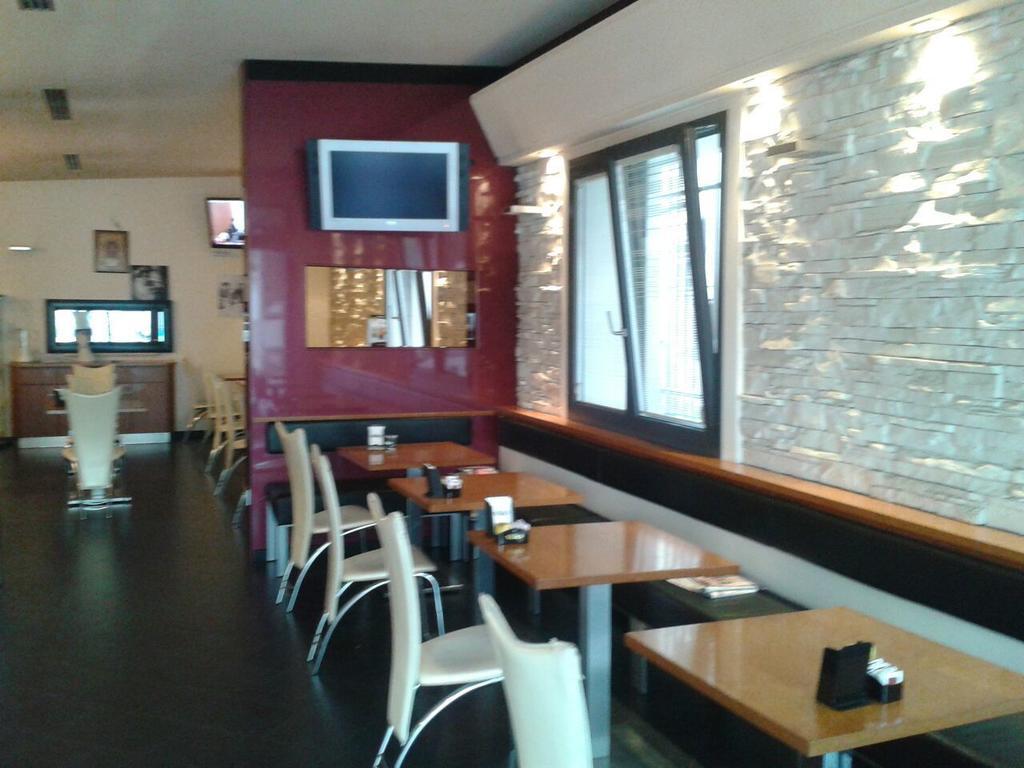 Locanda Trattoria Caffè Cavour Cittadella Extérieur photo
